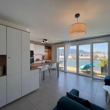 Apartamento L'urban - Parc, Centre, Parking & Balcon Avec Vue!