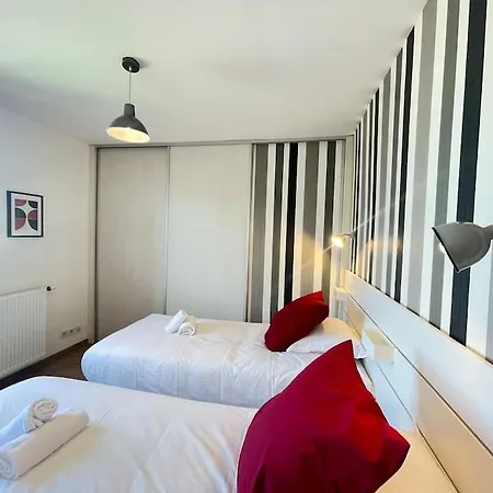Apartamento L'urban - Parc, Centre, Parking & Balcon Avec Vue!