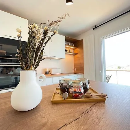 Apartamento L'urban - Parc, Centre, Parking & Balcon Avec Vue! *